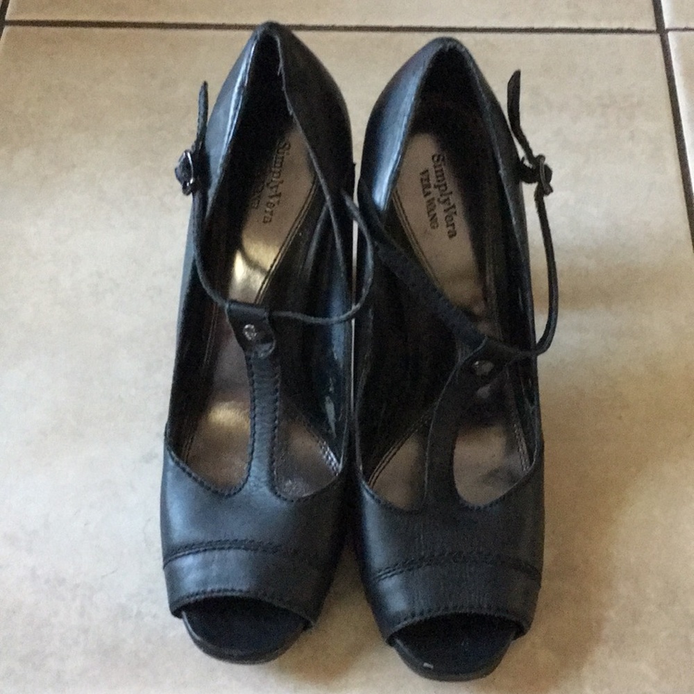 Simply Vera Wang strap on shoes